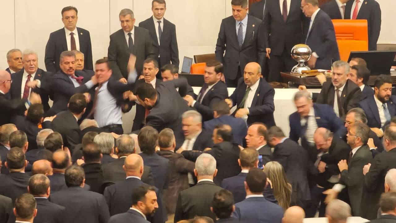 Meclis'te Akın Gürlek kavgası: Osman Gökçek sahnede 7